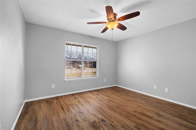 124 Bluff Drive, Lowell, AR 72745