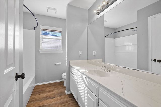 124 Bluff Drive, Lowell, AR 72745