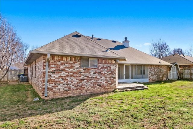 124 Bluff Drive, Lowell, AR 72745