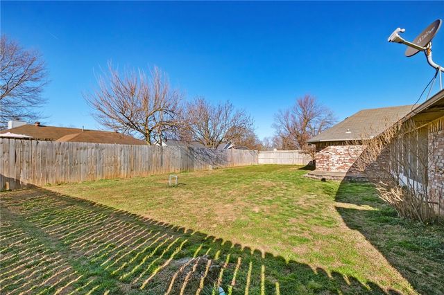 124 Bluff Drive, Lowell, AR 72745