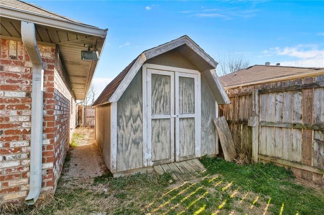 124 Bluff Drive, Lowell, AR 72745