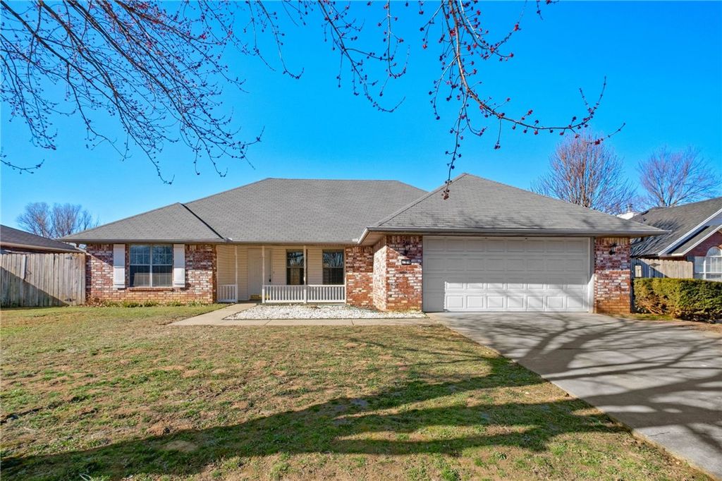 124 Bluff Drive, Lowell, AR 72745