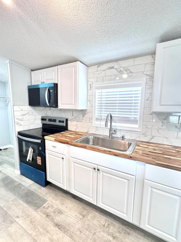 1067 Palm Court, Okeechobee, FL 34974