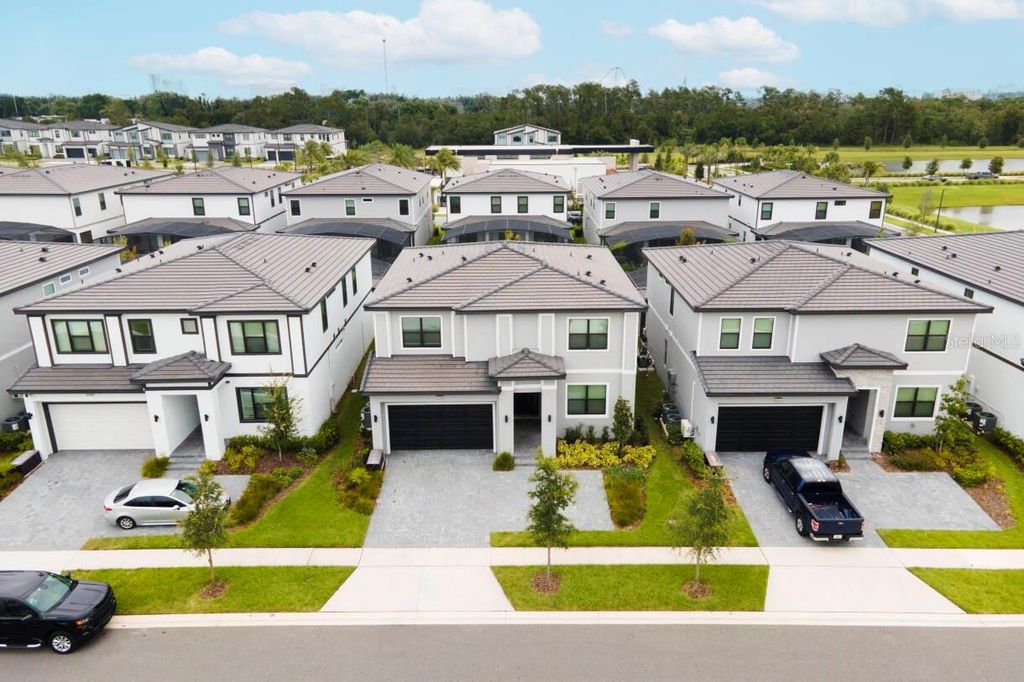 Image 2 of property listing at 5948 HIGH SEAS DRIVE, Orlando, FL 32821