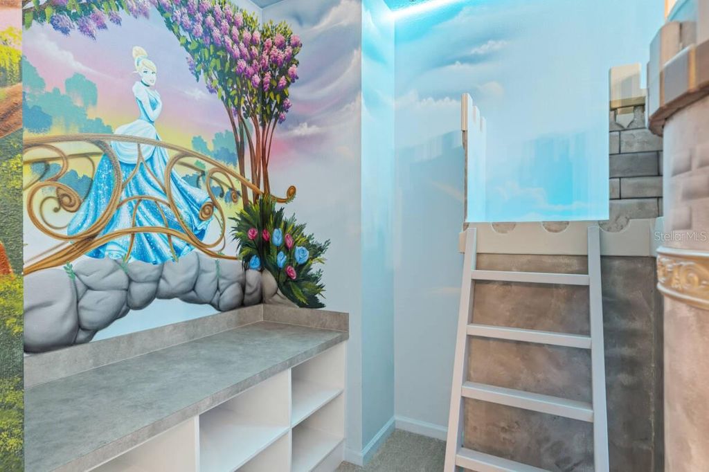 Image 15 of property listing at 5948 HIGH SEAS DRIVE, Orlando, FL 32821