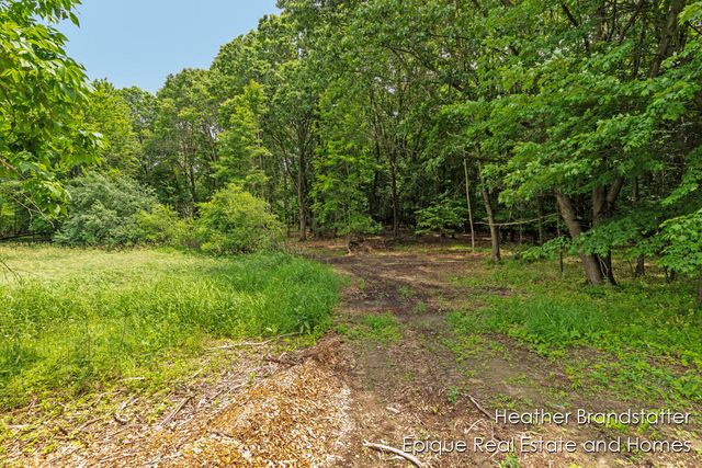 4327 Woodside Oaks Drive, Kentwood, MI 49546