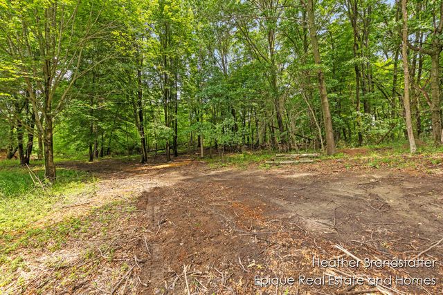 4327 Woodside Oaks Drive, Kentwood, MI 49546