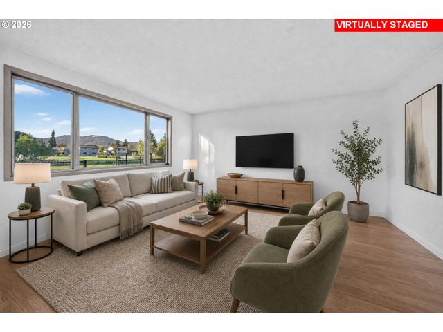 30 T St, Springfield, OR 97477