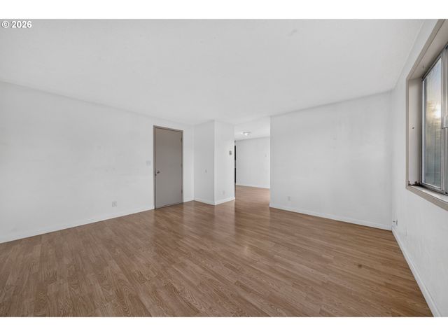30 T St, Springfield, OR 97477