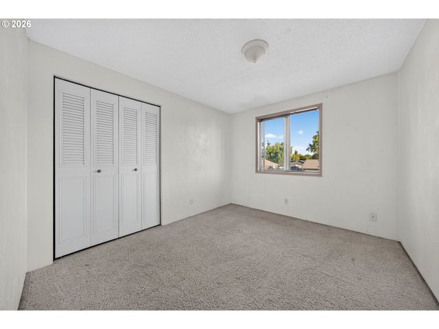 30 T St, Springfield, OR 97477