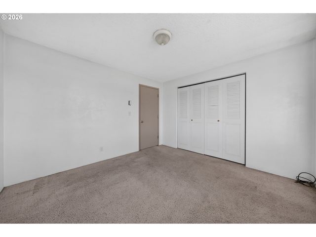 30 T St, Springfield, OR 97477