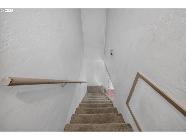 30 T St, Springfield, OR 97477