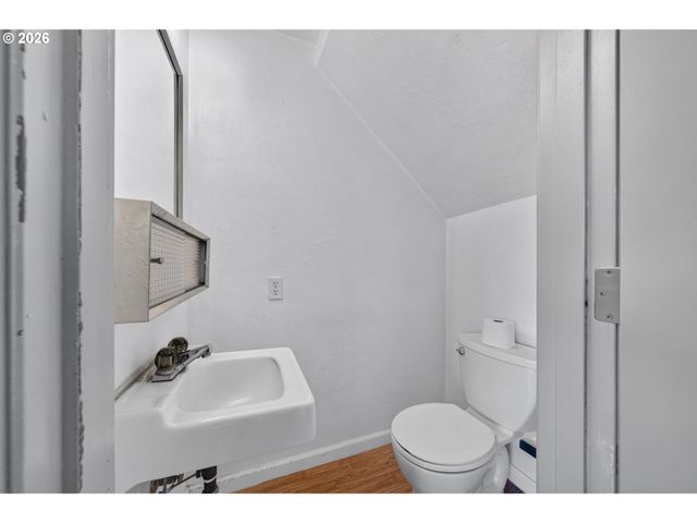 30 T St, Springfield, OR 97477