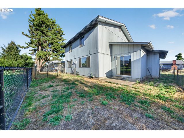 30 T St, Springfield, OR 97477