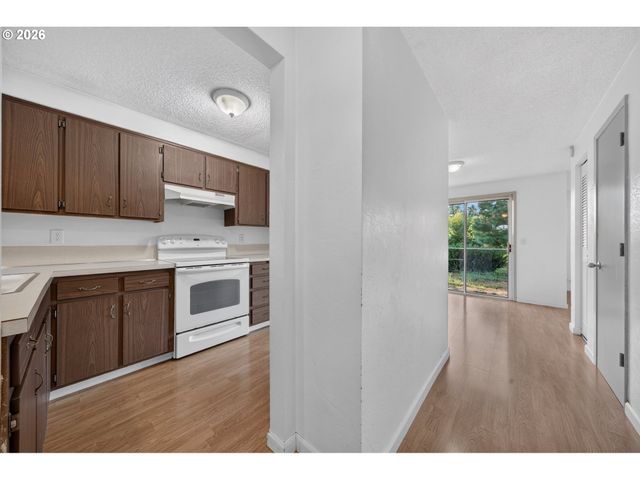 30 T St, Springfield, OR 97477