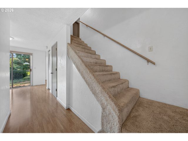 30 T St, Springfield, OR 97477