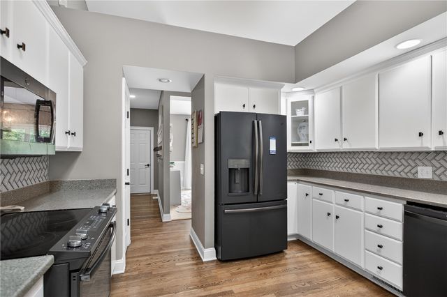 136 Loran Pointe Circle, Seneca, SC 29672