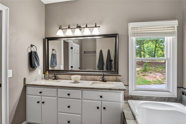 136 Loran Pointe Circle, Seneca, SC 29672