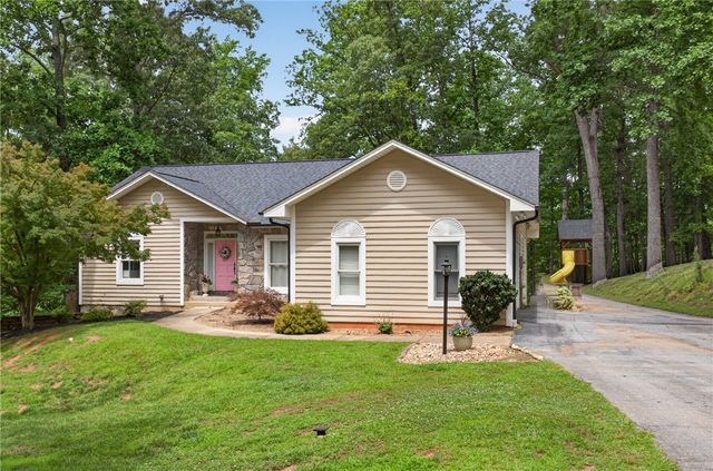 136 Loran Pointe Circle, Seneca, SC 29672