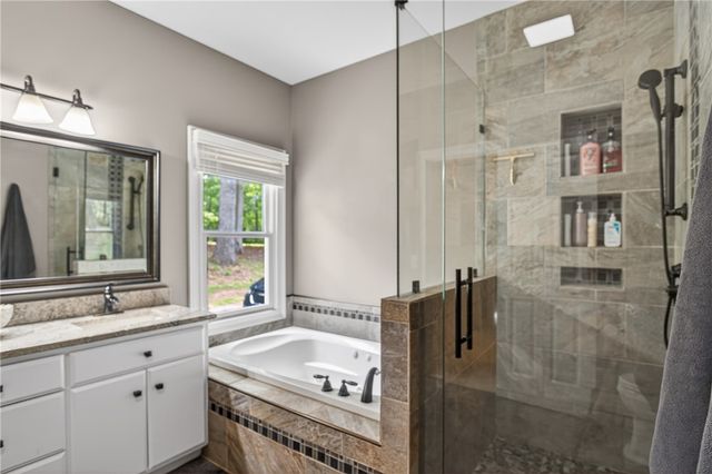 136 Loran Pointe Circle, Seneca, SC 29672
