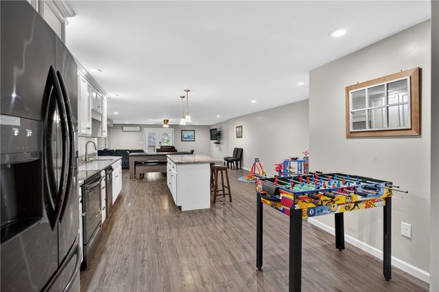 136 Loran Pointe Circle, Seneca, SC 29672