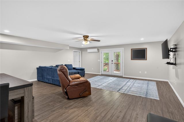 136 Loran Pointe Circle, Seneca, SC 29672