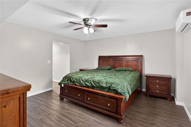 136 Loran Pointe Circle, Seneca, SC 29672