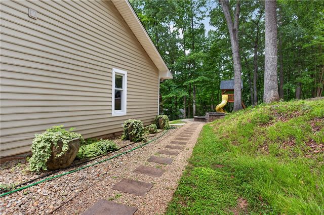 136 Loran Pointe Circle, Seneca, SC 29672