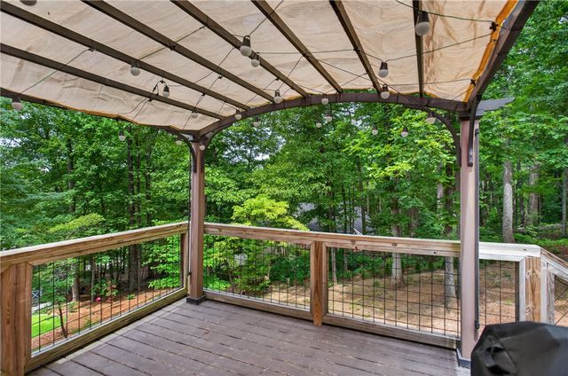 136 Loran Pointe Circle, Seneca, SC 29672