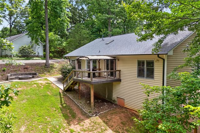136 Loran Pointe Circle, Seneca, SC 29672