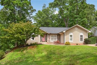 136 Loran Pointe Circle, Seneca, SC 29672