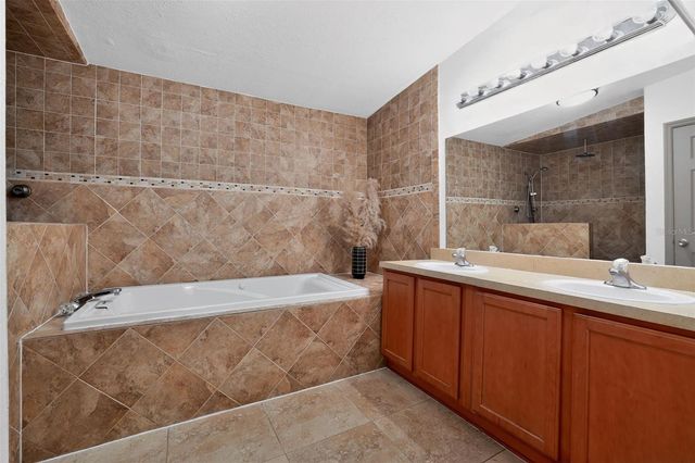 3240 APFEL ROAD, Wesley Chapel, FL 33543