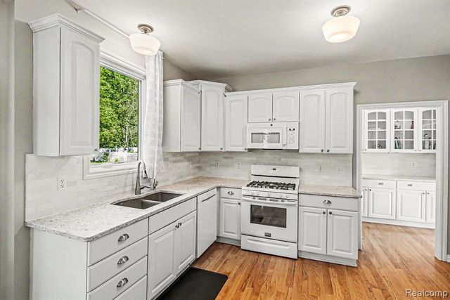 9367 Wildflower Way, Davisburg, MI 48350