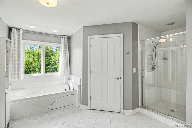9367 Wildflower Way, Davisburg, MI 48350