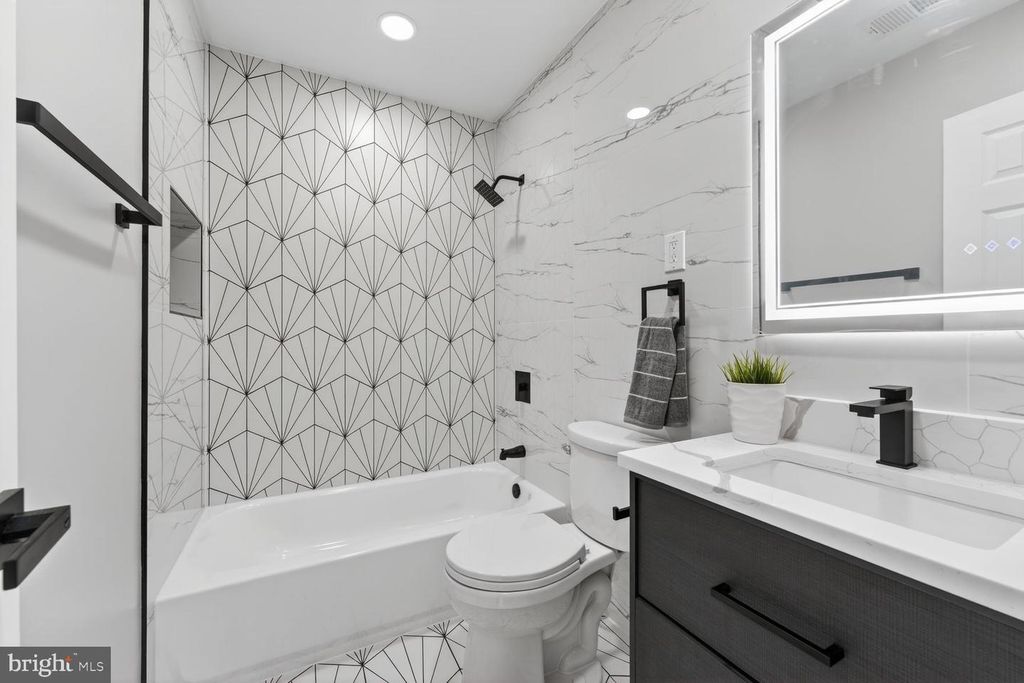 Image 10 of property listing at 5406 CHESTERFIELD DR, Temple Hills, MD 20748