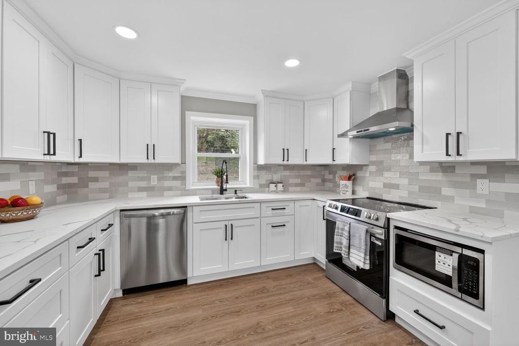 Image 11 of property listing at 5406 CHESTERFIELD DR, Temple Hills, MD 20748