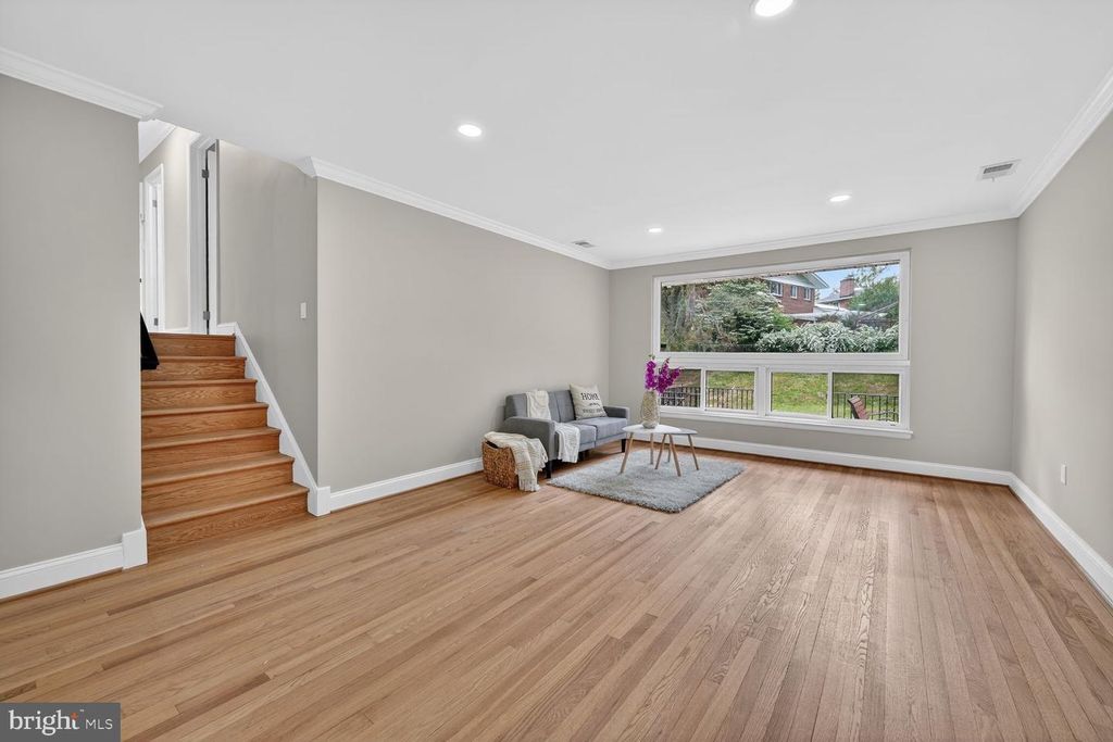 Image 15 of property listing at 5406 CHESTERFIELD DR, Temple Hills, MD 20748