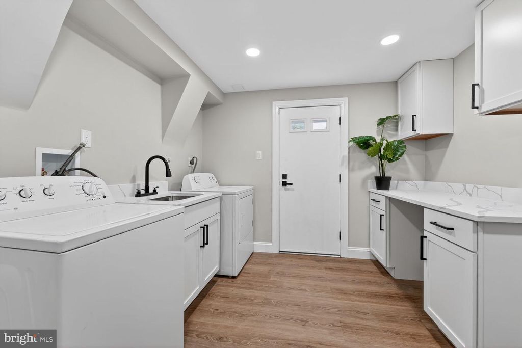 Image 16 of property listing at 5406 CHESTERFIELD DR, Temple Hills, MD 20748