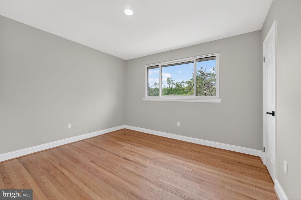 Image 19 of property listing at 5406 CHESTERFIELD DR, Temple Hills, MD 20748