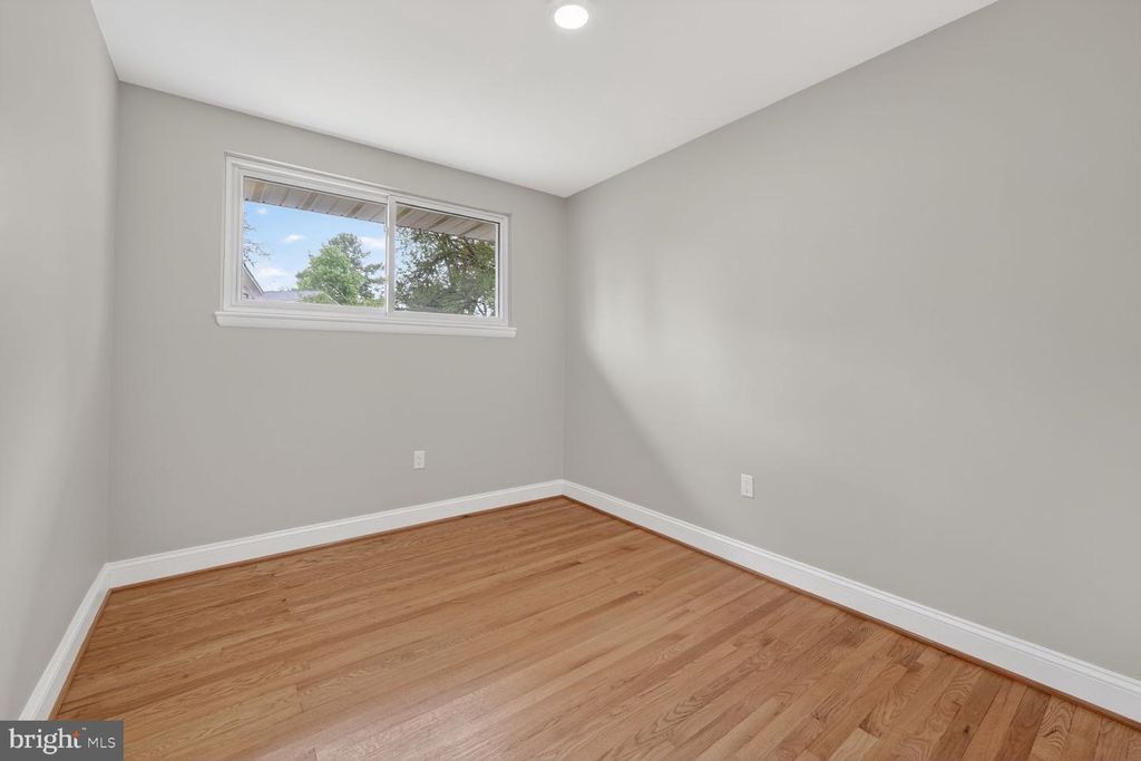 Image 20 of property listing at 5406 CHESTERFIELD DR, Temple Hills, MD 20748