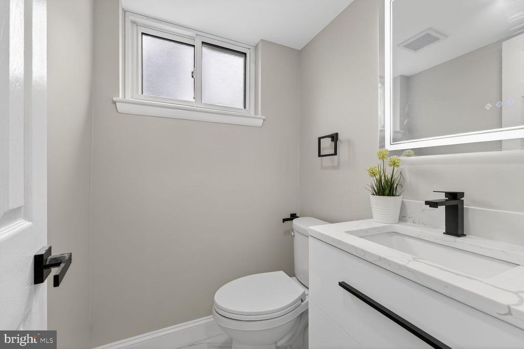 Image 21 of property listing at 5406 CHESTERFIELD DR, Temple Hills, MD 20748