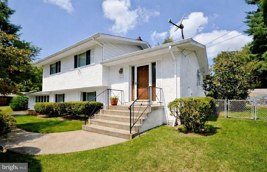 Image 3 of property listing at 5406 CHESTERFIELD DR, Temple Hills, MD 20748