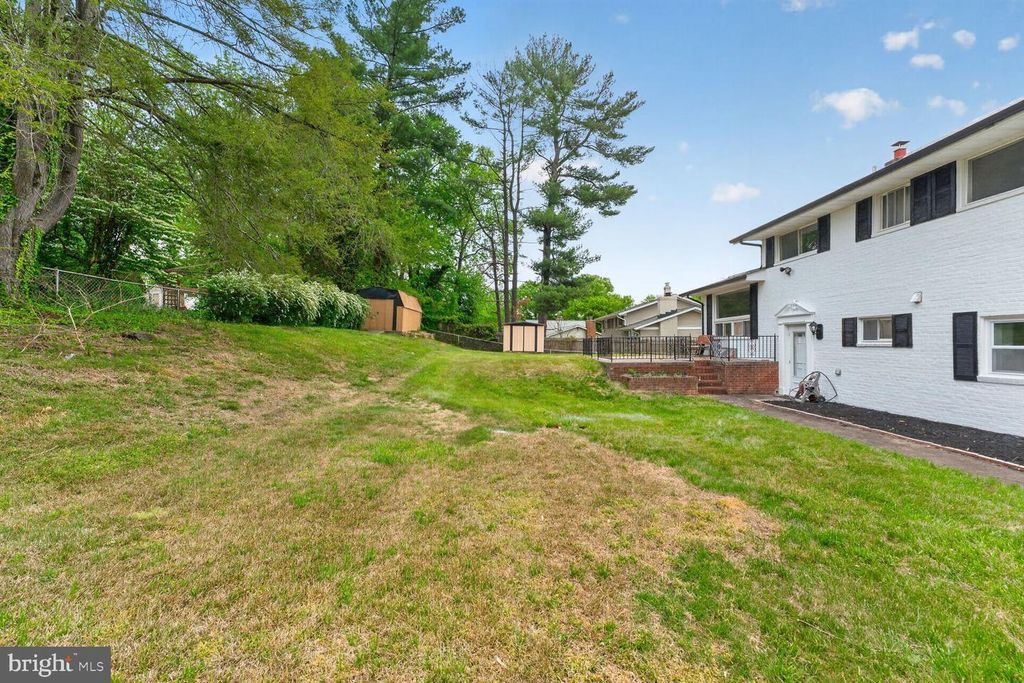 Image 4 of property listing at 5406 CHESTERFIELD DR, Temple Hills, MD 20748