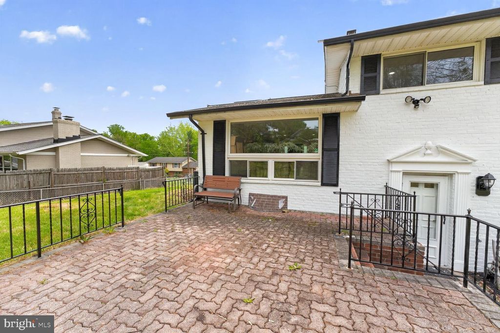 Image 6 of property listing at 5406 CHESTERFIELD DR, Temple Hills, MD 20748