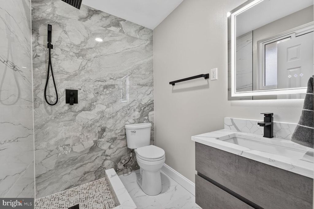 Image 7 of property listing at 5406 CHESTERFIELD DR, Temple Hills, MD 20748