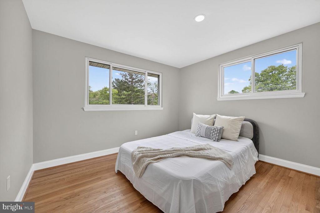 Image 8 of property listing at 5406 CHESTERFIELD DR, Temple Hills, MD 20748