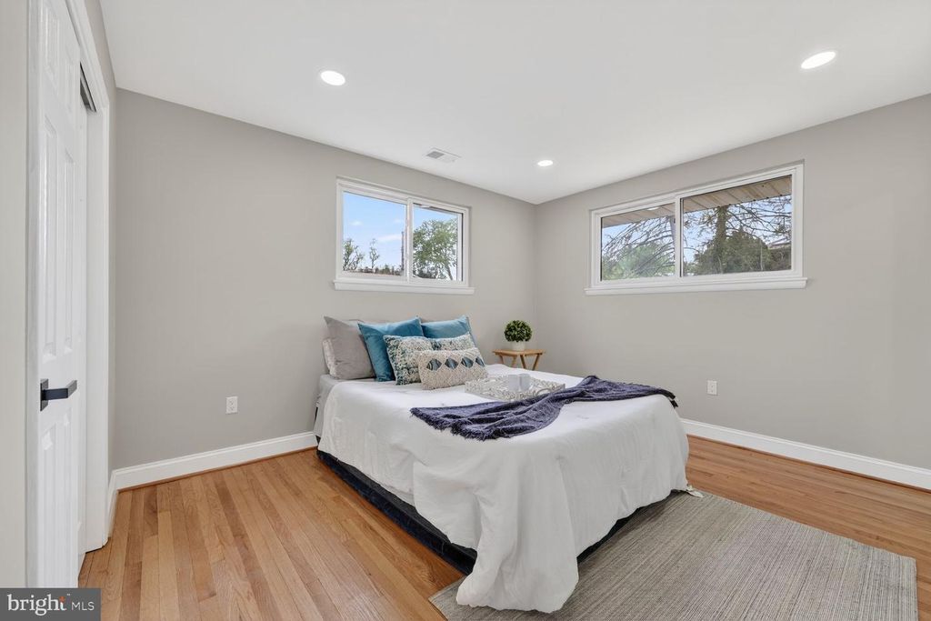 Image 9 of property listing at 5406 CHESTERFIELD DR, Temple Hills, MD 20748