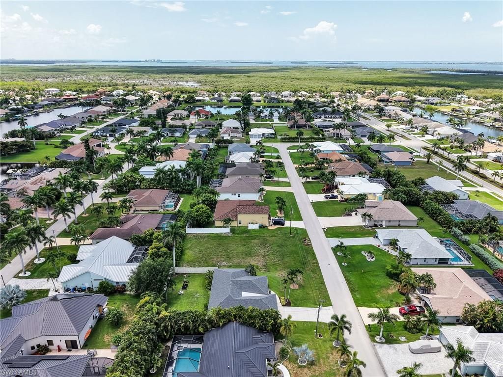 Image 10 of property listing at 5235 27th PL, Cape Coral, FL 33914