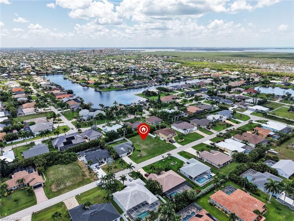 Image 11 of property listing at 5235 27th PL, Cape Coral, FL 33914