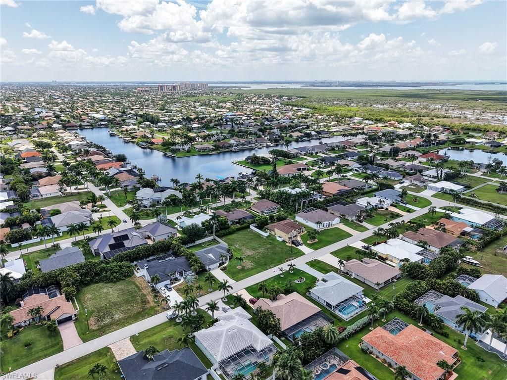 Image 13 of property listing at 5235 27th PL, Cape Coral, FL 33914